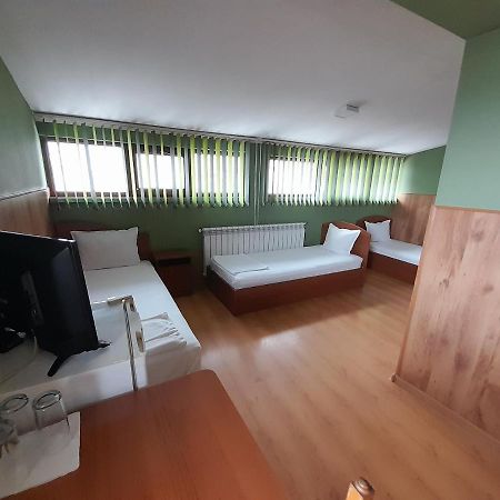 Fenerite Family Hotel Targovishte  Ngoại thất bức ảnh