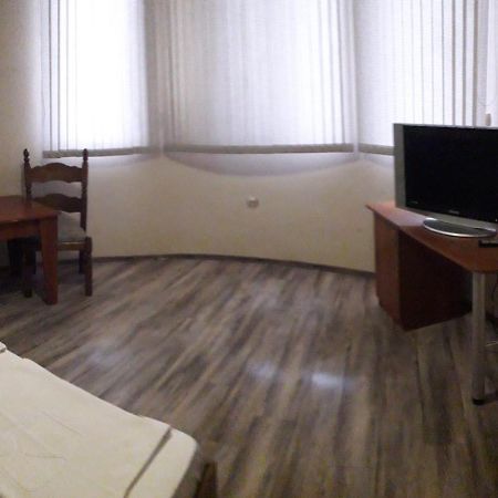 Fenerite Family Hotel Targovishte  Ngoại thất bức ảnh