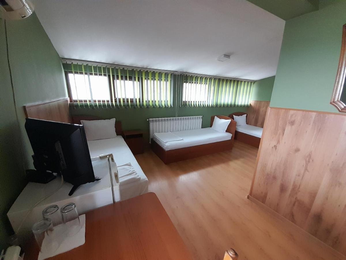 Fenerite Family Hotel Targovishte  Ngoại thất bức ảnh