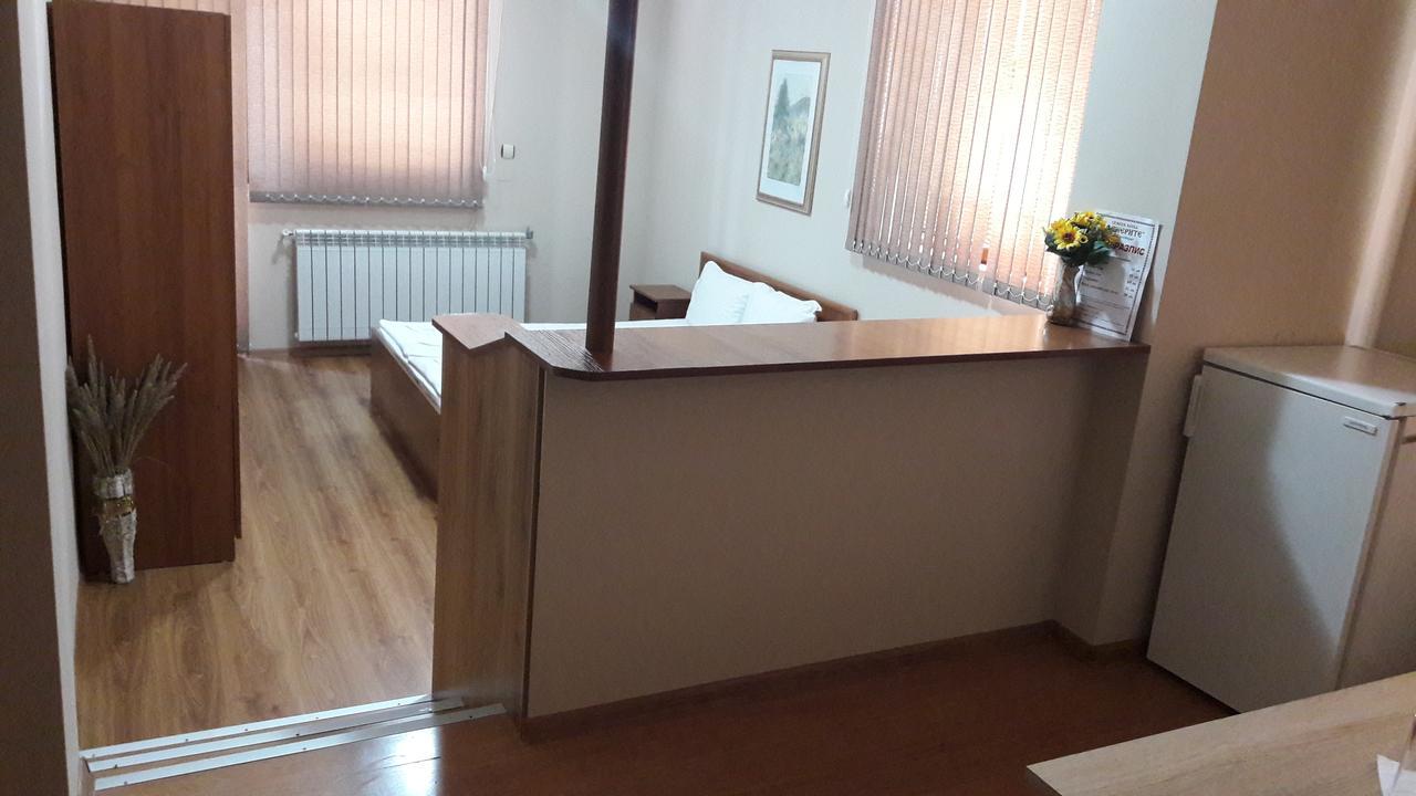 Fenerite Family Hotel Targovishte  Ngoại thất bức ảnh