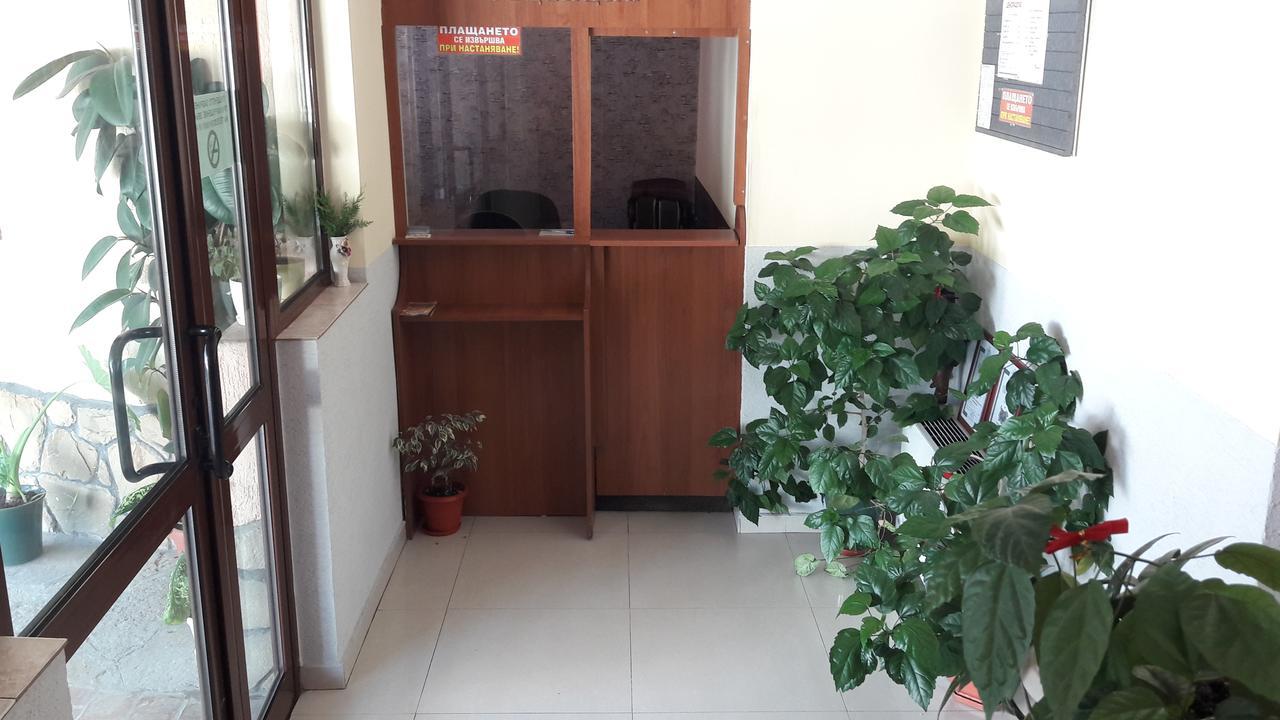 Fenerite Family Hotel Targovishte  Ngoại thất bức ảnh
