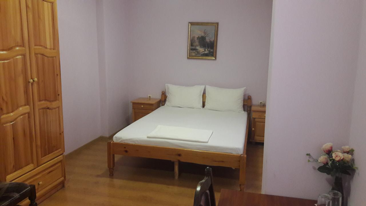 Fenerite Family Hotel Targovishte  Ngoại thất bức ảnh