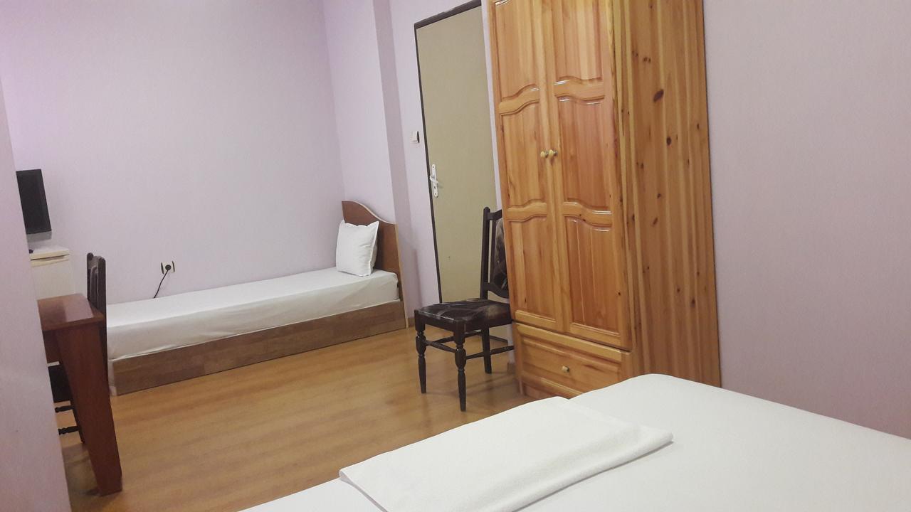 Fenerite Family Hotel Targovishte  Ngoại thất bức ảnh