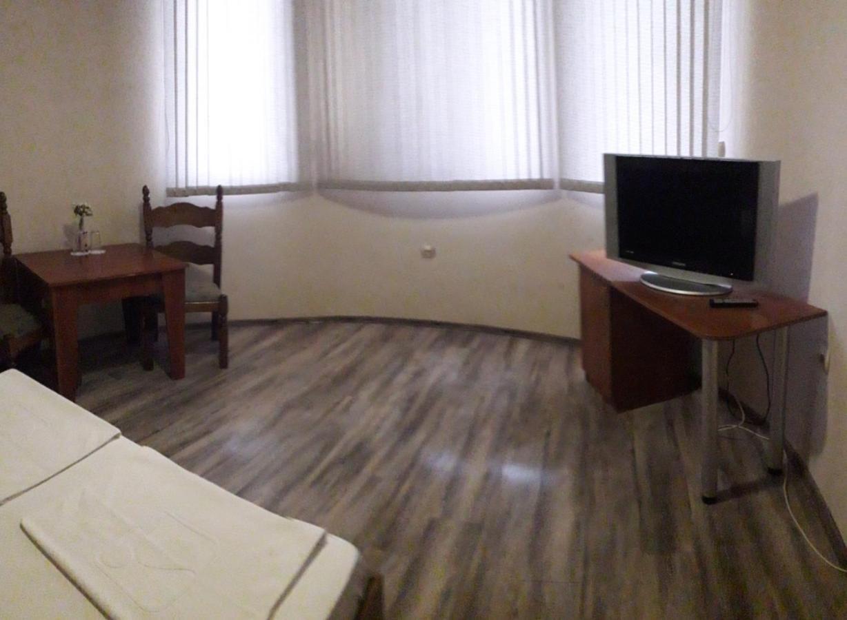 Fenerite Family Hotel Targovishte  Ngoại thất bức ảnh