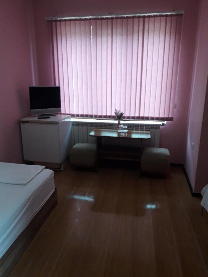 Fenerite Family Hotel Targovishte  Ngoại thất bức ảnh
